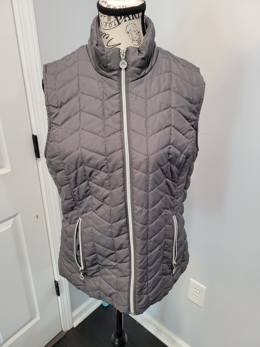 Marc New York Quilted Sleeveless Zip-Front Vest - Gray Excellent Condition